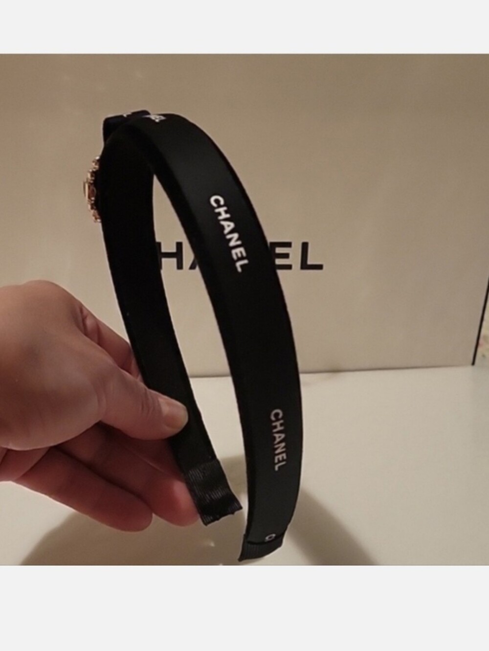 CHANEL Black Ribbon - Picture 6 of 7